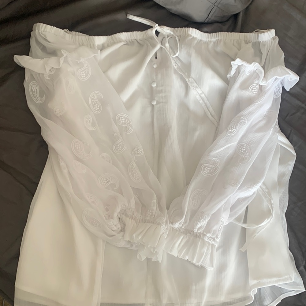 Vince Camuto off the shoulder top NEVER WORN